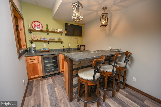 90 Biltmore Ridge Trl, Mc Henry, MD 21541 - indoor wet bar with wine cooler, dark wood-type flooring, decorative light fixtures, and baseboards