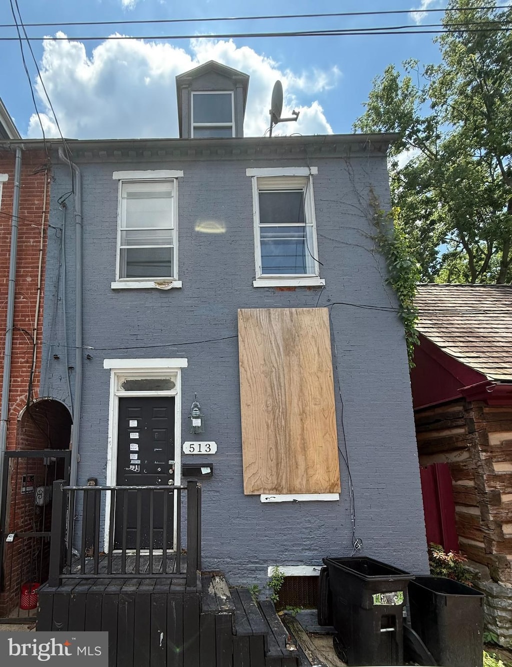 513 Howard Ave, Lancaster, PA 17602 - view of front of home featuring brick siding