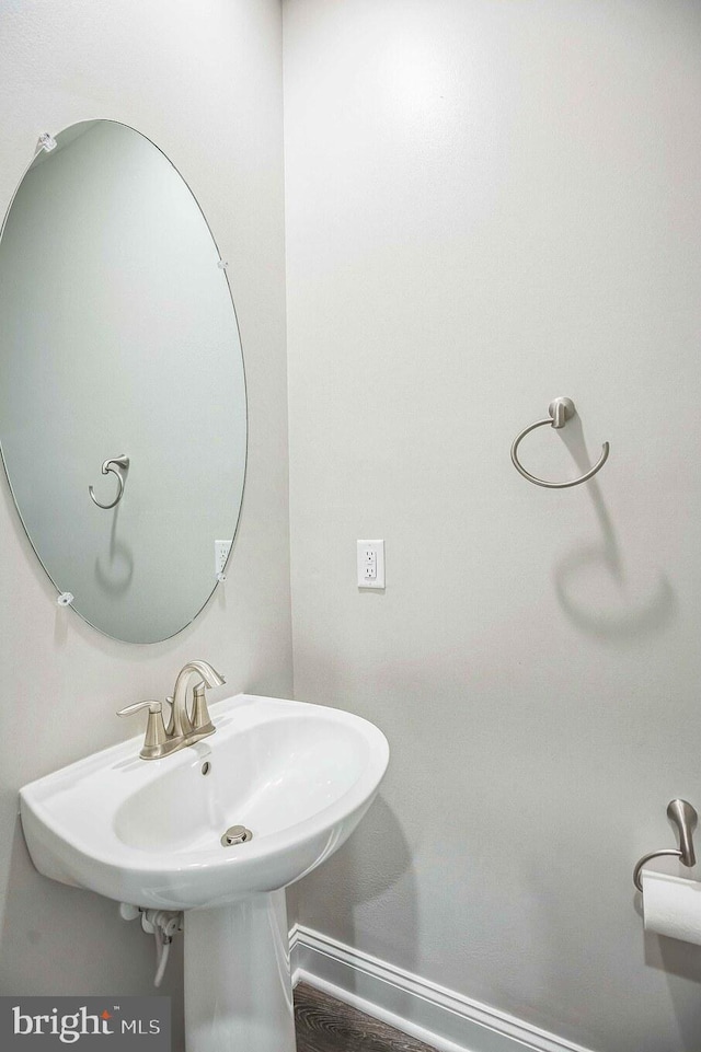 23754 Myrtle Glen Way, California, MD 20619 - bathroom with baseboards