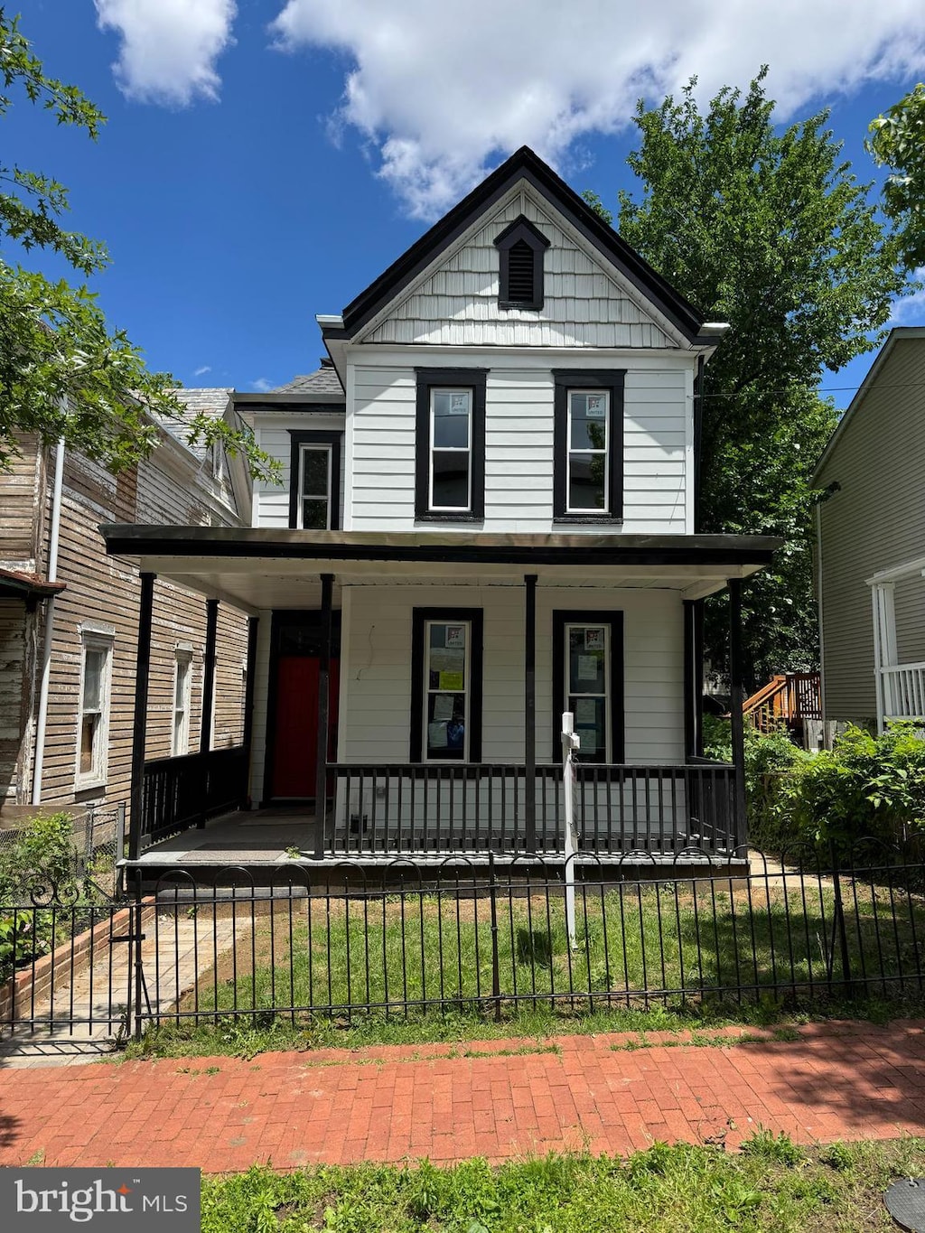 1358 Valley Pl SE, Washington, DC 20020 - view of front of home with a porch and a fenced front yard