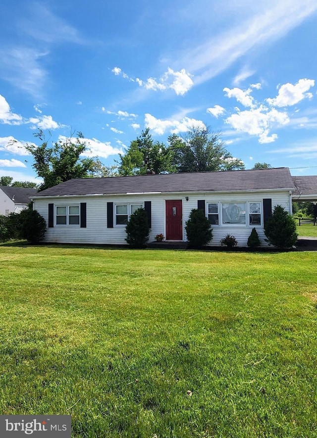 7602 Old Linton Hall Rd, Gainesville, VA 20155 - ranch-style home featuring a front lawn and a carport