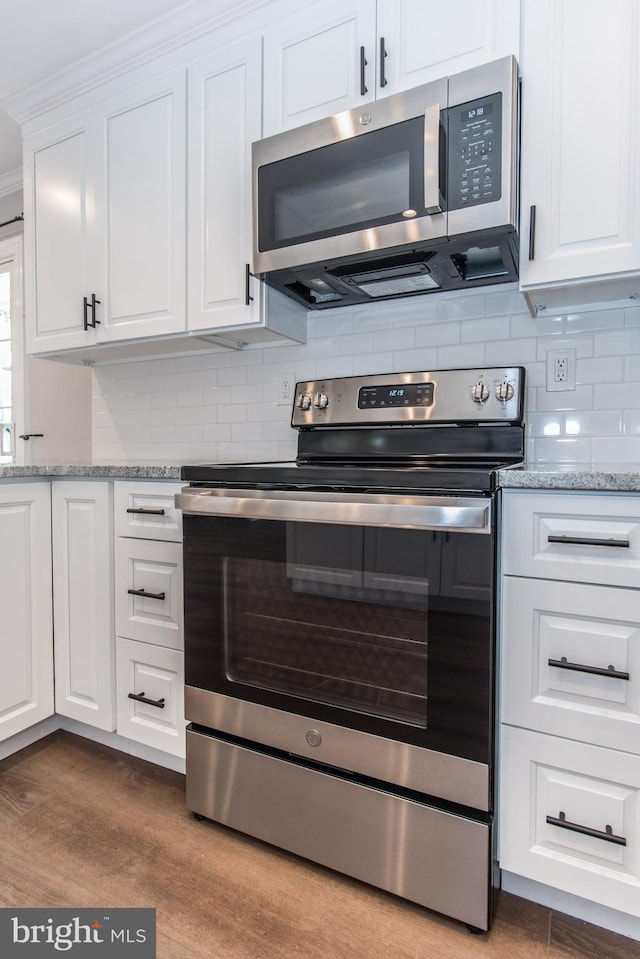 351 Doone Rd, Fairless Hills, PA 19030 - kitchen featuring stainless steel appliances, white cabinetry, tasteful backsplash, and crown molding