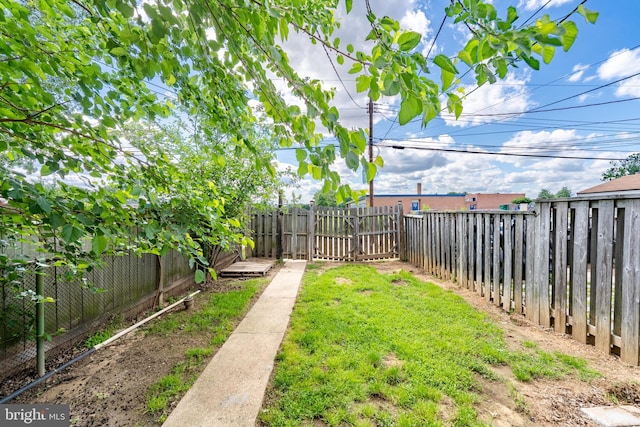 1738 Stokesley Rd, Baltimore, MD 21222 - view of yard