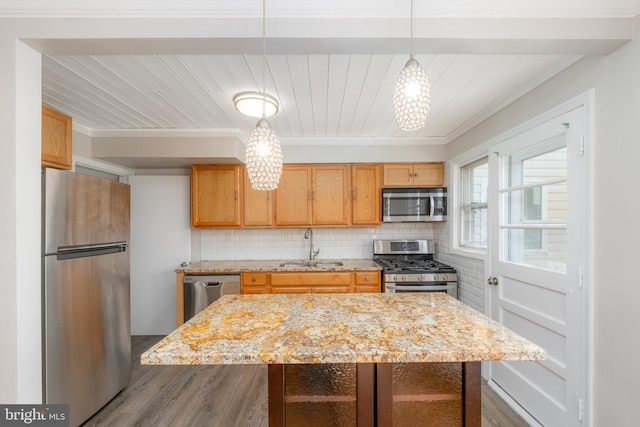 1738 Stokesley Rd, Baltimore, MD 21222 - kitchen featuring appliances with stainless steel finishes, a chandelier, a sink, wood finished floors, and backsplash