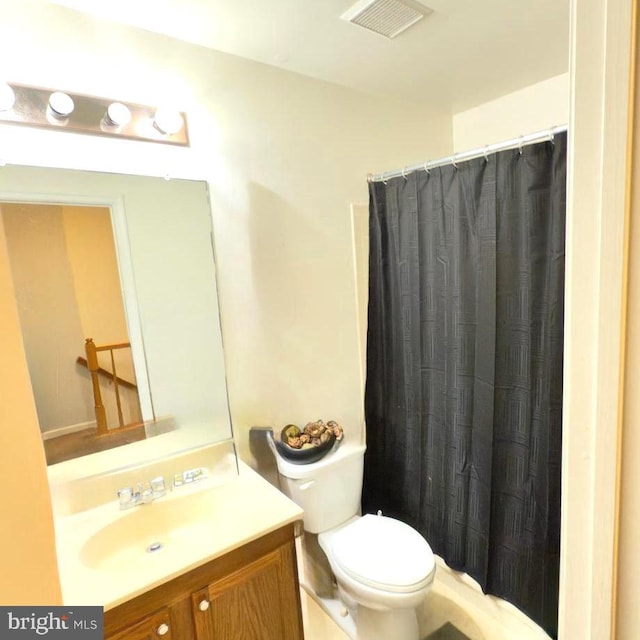 11289 Kessler Pl, Manassas, VA 20109 - bathroom with vanity, toilet, and a shower with curtain