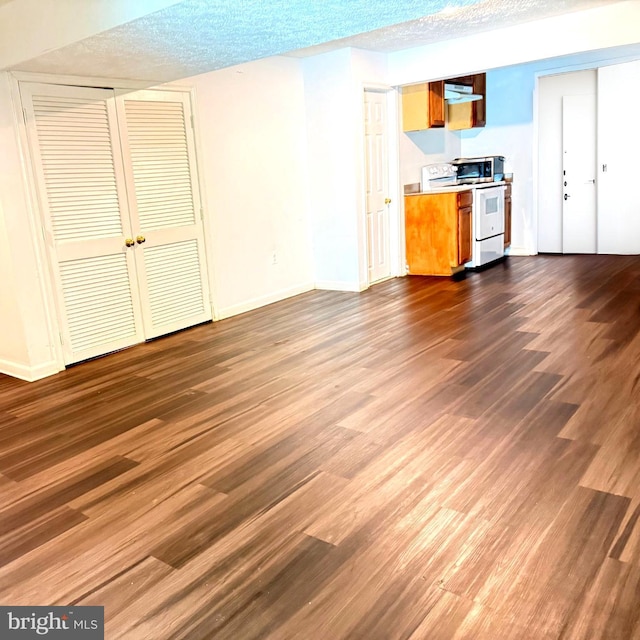 11289 Kessler Pl, Manassas, VA 20109 - unfurnished living room with dark wood-type flooring and baseboards