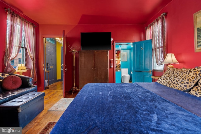 503 N Paca St, Baltimore, MD 21201 - bedroom with wood finished floors, a closet, and ensuite bath