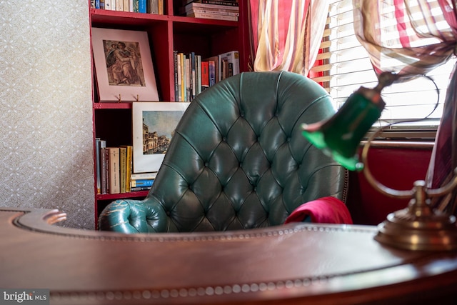 503 N Paca St, Baltimore, MD 21201 - detailed view of wallpapered walls