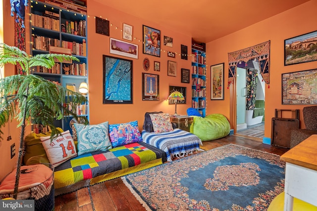 503 N Paca St, Baltimore, MD 21201 - living area with hardwood / wood-style floors