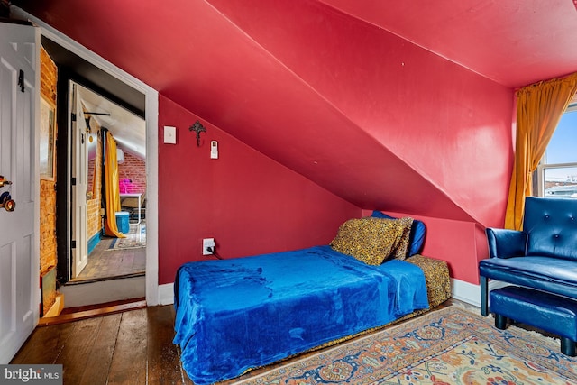 503 N Paca St, Baltimore, MD 21201 - bedroom with hardwood / wood-style flooring, lofted ceiling, and baseboards