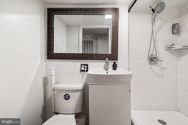 503 N Paca St, Baltimore, MD 21201 - full bath featuring a tile shower, toilet, and vanity