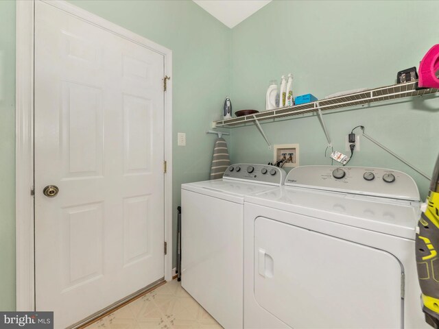 6810 Morrow Way, Frederick, MD 21703 - laundry room with washer and dryer