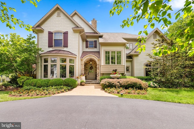 777 3rd St, Herndon, VA 20170 - view of front of home featuring a chimney