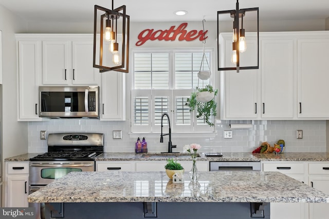 9901 Airedale Ct, Bristow, VA 20136 - kitchen with appliances with stainless steel finishes, white cabinets, a sink, tasteful backsplash, and recessed lighting