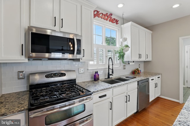 9901 Airedale Ct, Bristow, VA 20136 - kitchen featuring stainless steel appliances, a sink, white cabinetry, light wood-type flooring, and recessed lighting