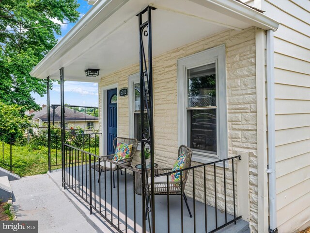 6202 K St, Capitol Heights, MD 20743 - doorway to property with a porch