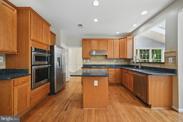 10861 Hunter Gate Way, Reston, VA 20194 - kitchen featuring stainless steel appliances, under cabinet range hood, a center island, backsplash, and recessed lighting