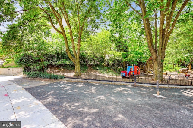 2630 Adams Mill Rd NW Unit 302, Washington, DC 20009 - view of yard with view of scattered trees