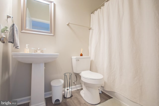 316 Pochards Ct, Martinsburg, WV 25403 - full bathroom featuring toilet, wood finished floors, a shower with curtain, and baseboards