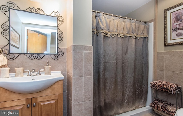 2500 Edge Hill Rd, Huntingdon Valley, PA 19006 - bathroom featuring tile walls, vanity, wainscoting, and curtained shower