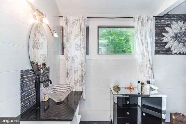 2500 Edge Hill Rd, Huntingdon Valley, PA 19006 - full bathroom featuring tile walls, a sink, and curtained shower