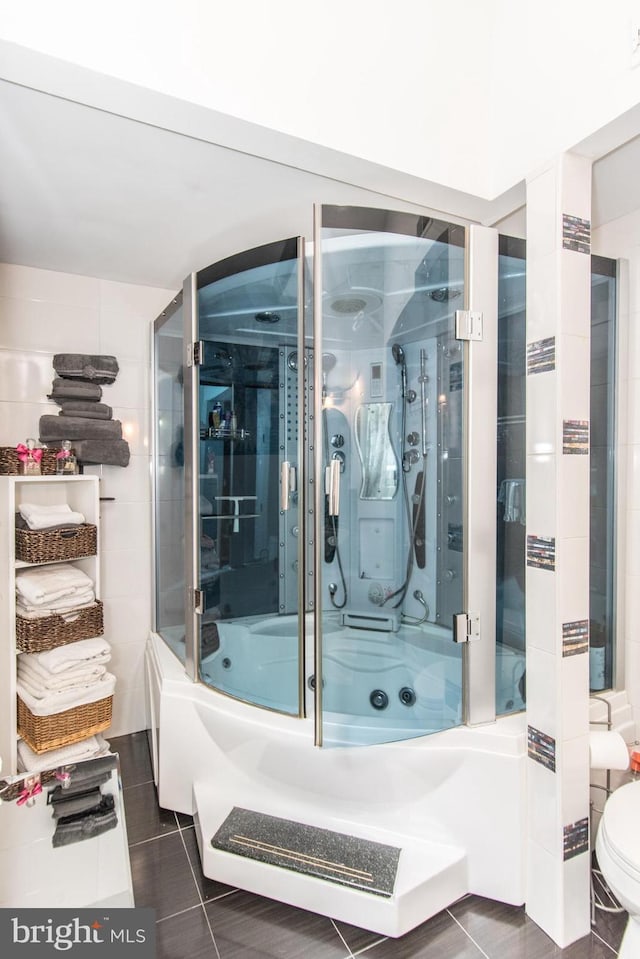 2500 Edge Hill Rd, Huntingdon Valley, PA 19006 - full bath with a shower with door, tile patterned floors, toilet, and a tub