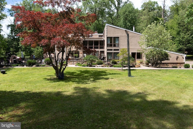 2500 Edge Hill Rd, Huntingdon Valley, PA 19006 - view of front facade featuring a front yard and stucco siding