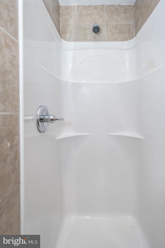 2500 Edge Hill Rd, Huntingdon Valley, PA 19006 - full bath with a shower