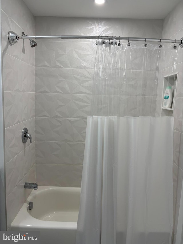 4112 Park Blvd Unit G, Wildwood, NJ 08260 - full bath with shower / bath combo with shower curtain