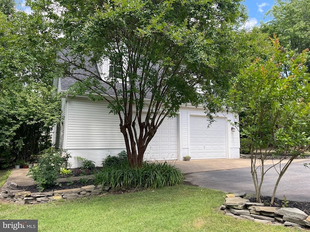 32 Misty Creek Ln, Fredericksburg, VA 22406 - view of home's exterior with a lawn