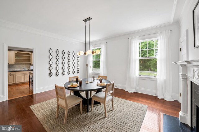 3 Devon Hill Rd Unit D4, Baltimore, MD 21210 - dining area featuring a fireplace with flush hearth, crown molding, dark wood finished floors, and baseboards