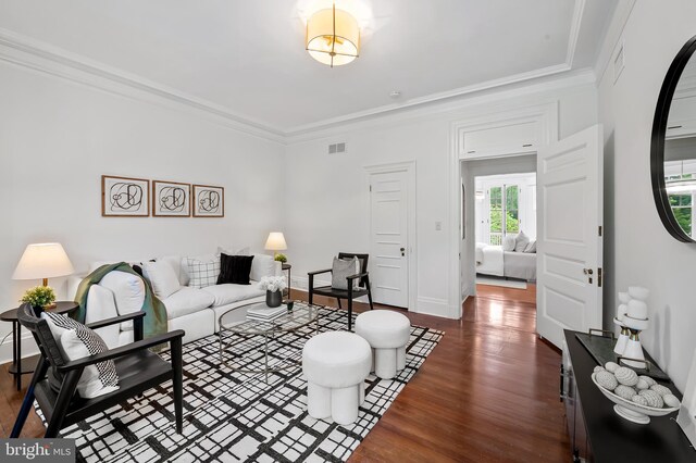3 Devon Hill Rd Unit D4, Baltimore, MD 21210 - living room featuring wood finished floors and ornamental molding