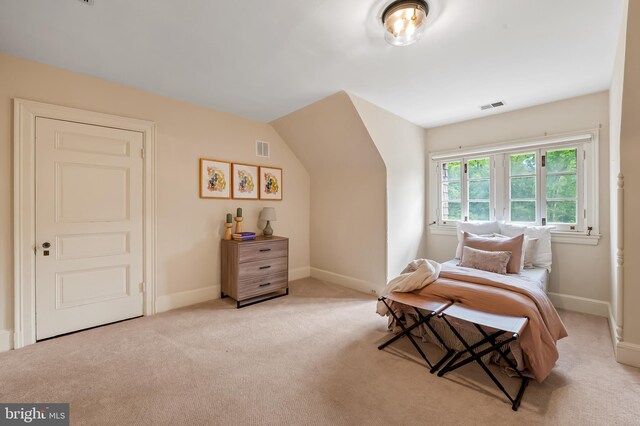 3 Devon Hill Rd Unit D4, Baltimore, MD 21210 - living area with light carpet, baseboards, and vaulted ceiling