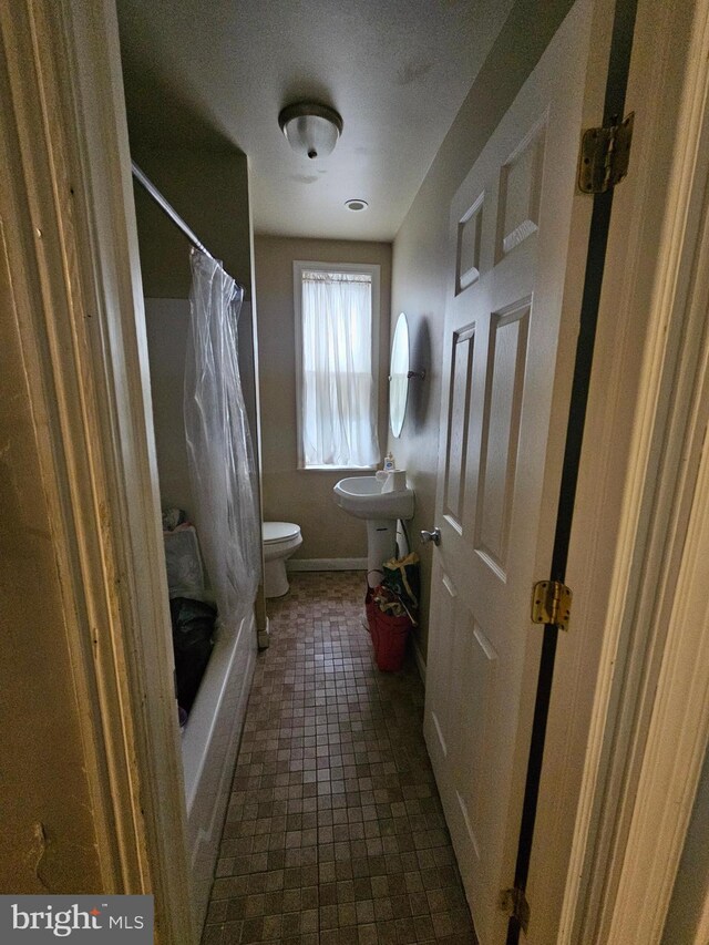 5541 Race St, Philadelphia, PA 19139 - bathroom with toilet, shower / bath combination with curtain, and baseboards