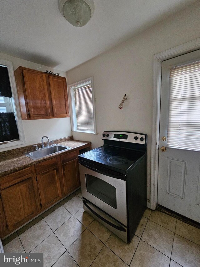 5541 Race St, Philadelphia, PA 19139 - kitchen featuring electric stove, a sink, plenty of natural light, and brown cabinets