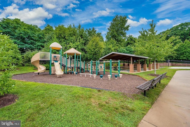 11500 Golden Post Ln, Gaithersburg, MD 20878 - community playground featuring a yard
