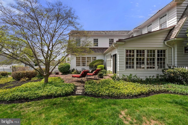 528 E Center Ave, Newtown, PA 18940 - back of property featuring a yard