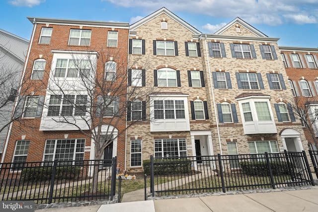 15255 Leicestershire St, Woodbridge, VA 22191 - townhome / multi-family property with a fenced front yard and brick siding