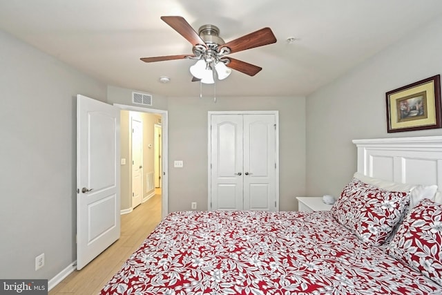 15255 Leicestershire St, Woodbridge, VA 22191 - bedroom with light wood-style floors, a closet, ceiling fan, and baseboards