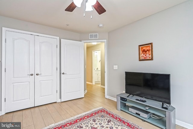 15255 Leicestershire St, Woodbridge, VA 22191 - living room featuring ceiling fan, light wood-style floors, and baseboards