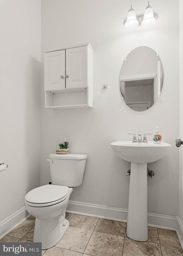 255 Summit Ave, Conshohocken, PA 19428 - bathroom featuring baseboards, toilet, and a sink