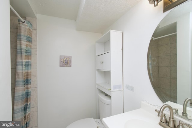 13732 Moccasin Ct, Woodbridge, VA 22193 - full bathroom featuring vanity, toilet, and a shower with shower curtain