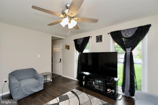 13732 Moccasin Ct, Woodbridge, VA 22193 - living area featuring wood finished floors, a ceiling fan, and baseboards