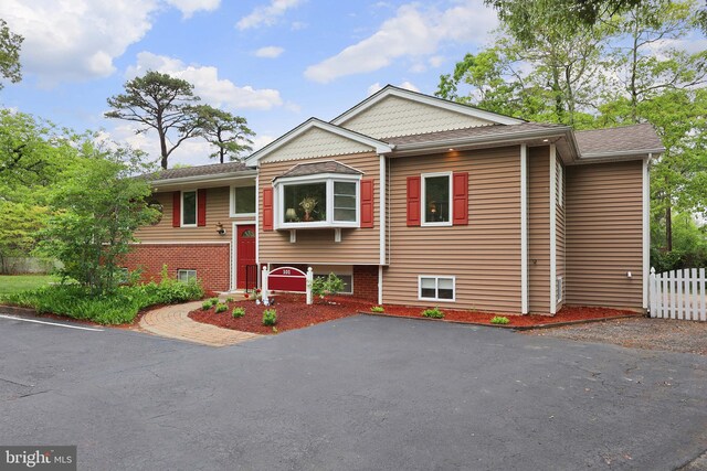 101 Chelsea Ave, Pine Beach, NJ 08741 - bi-level home with a patio area