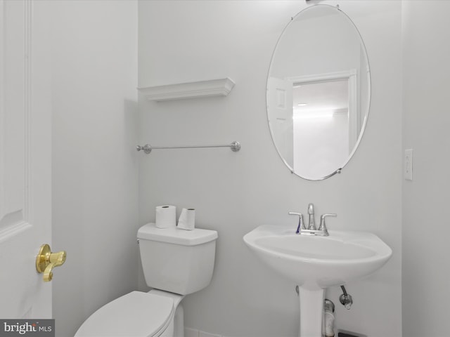 2642 Logan Wood Dr, Herndon, VA 20171 - half bath featuring toilet