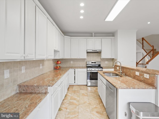 2642 Logan Wood Dr, Herndon, VA 20171 - kitchen with appliances with stainless steel finishes, under cabinet range hood, a sink, decorative backsplash, and recessed lighting