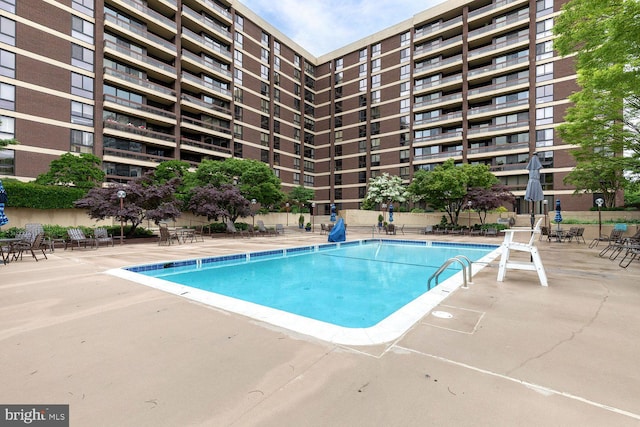 4100 N Charles St Unit 203, Baltimore, MD 21218 - community pool with a patio