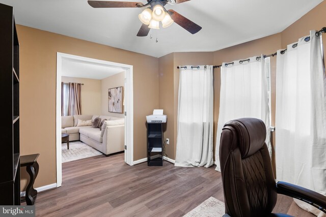 6 E Saxony Dr, New Castle, DE 19720 - home office with a ceiling fan, wood finished floors, and baseboards