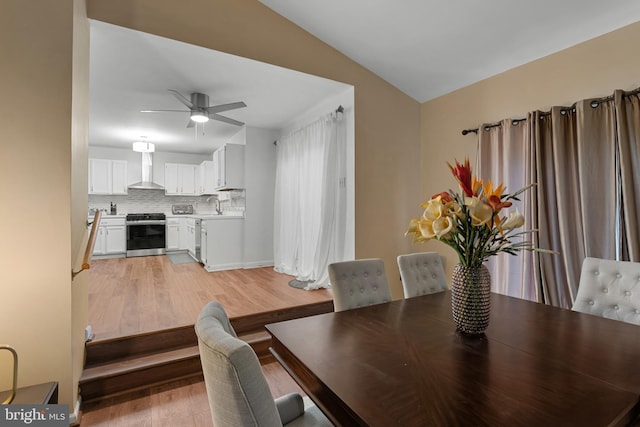 6 E Saxony Dr, New Castle, DE 19720 - dining area featuring light wood-style floors, ceiling fan, and vaulted ceiling