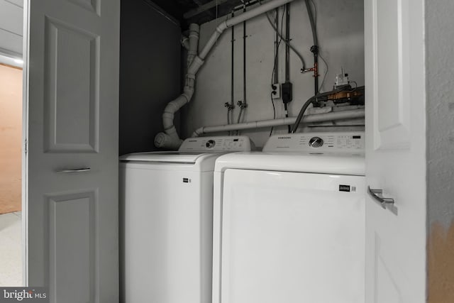 6 E Saxony Dr, New Castle, DE 19720 - washroom featuring washer and dryer